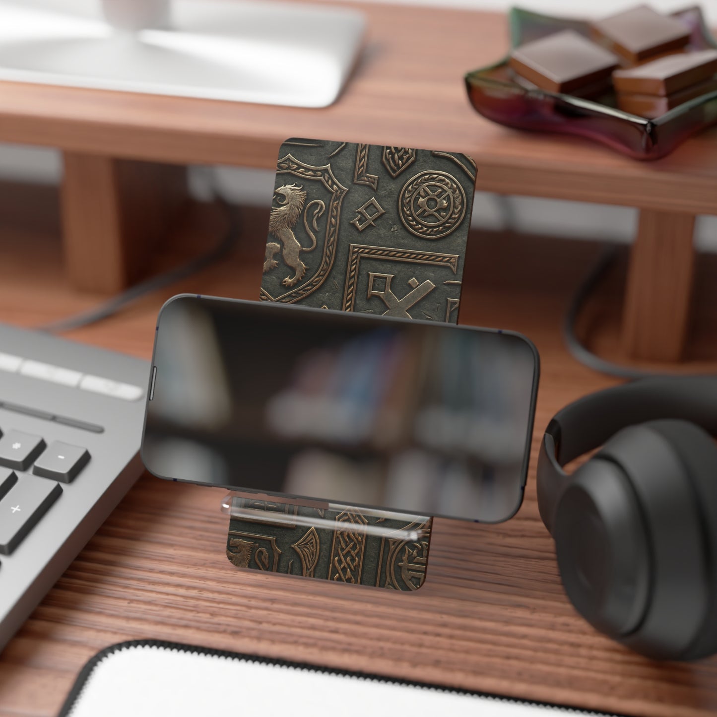 Royal Flush • Smartphone Display Stand