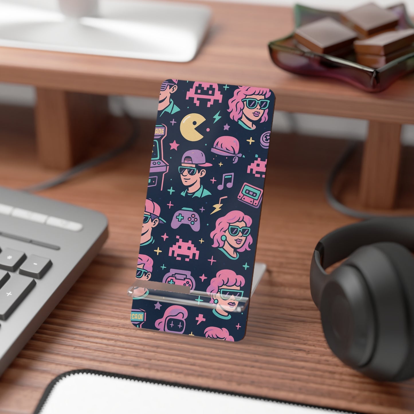 Retro Life • Smartphone Display Stand
