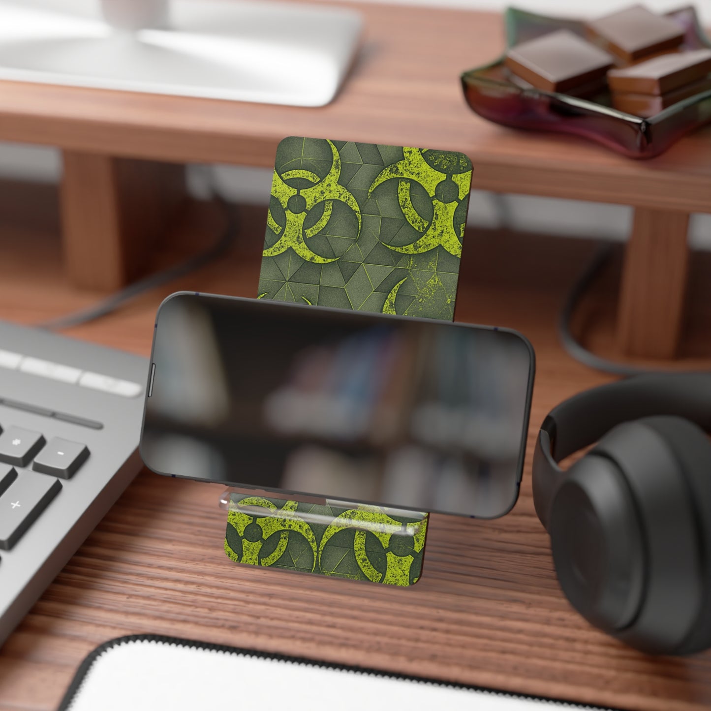 Hazmat Hybrid • Smartphone Display Stand